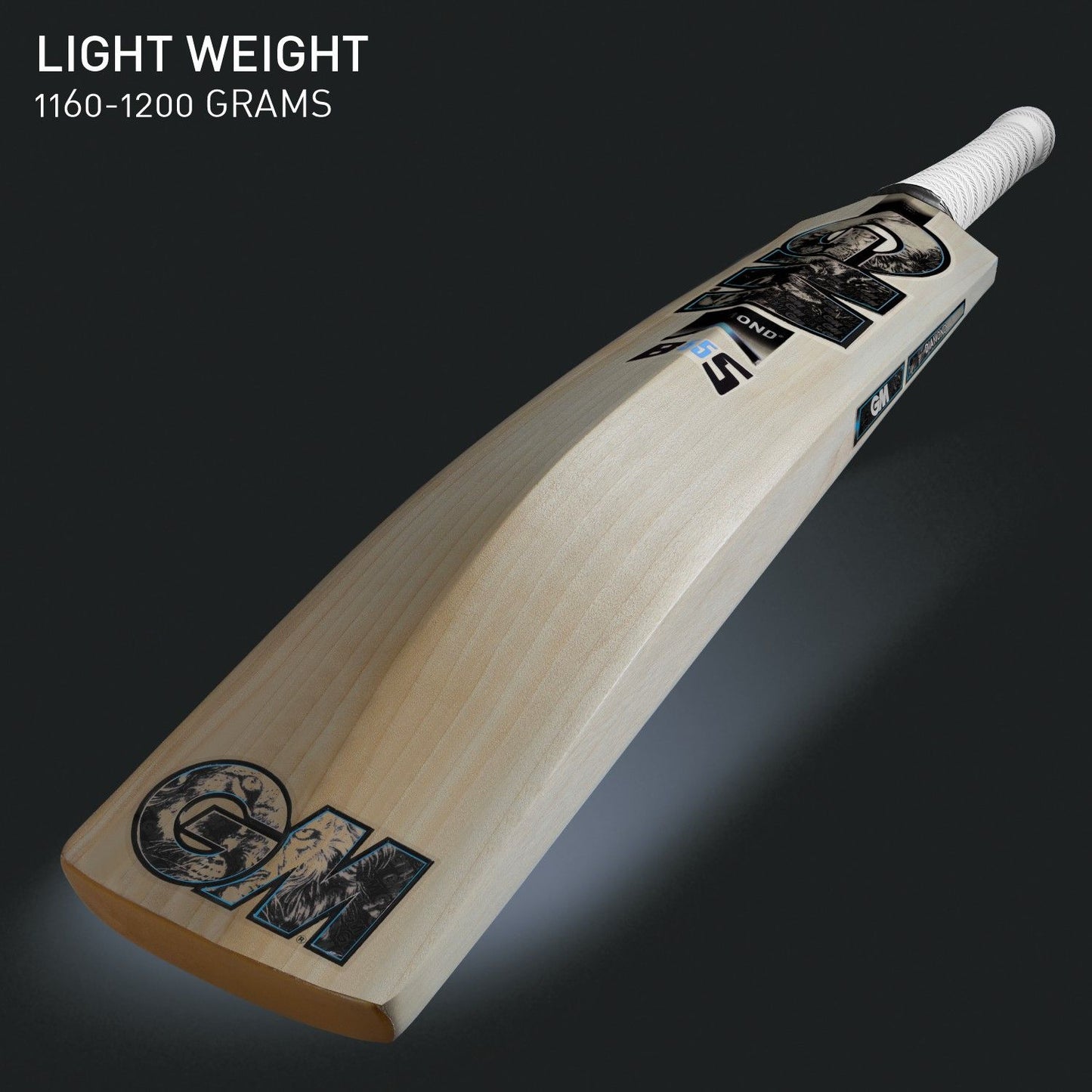 GM Diamond 555 English Willow Cricket Bat by Cric Studio Canada, showing the bat's handle, blade, and grip details.