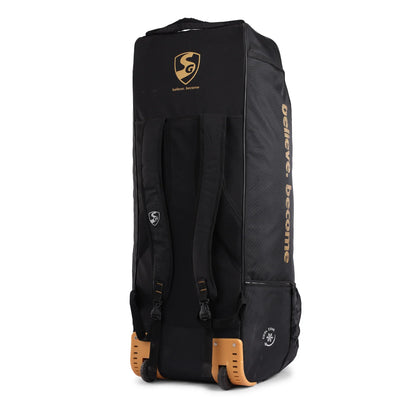 Cric Studio Canada Kit Bag SG 22 YARD X1 Duffle Wheelie with sturdy handles and wheels for easy transport.