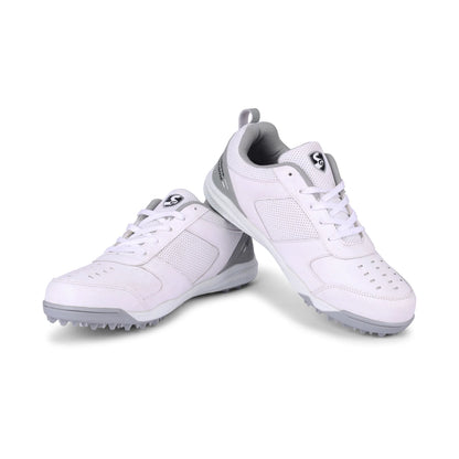 SG Cricket Shoes Fusion, athletic cricket shoes with supportive design and sporty look, shown in black with blue accents.