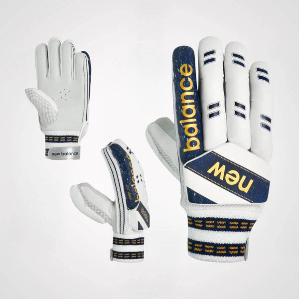 NewBalance DC 3i cricket batting gloves by Cric Studio Canada, featuring padded finger protection and breathable material.