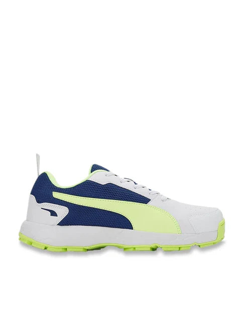 Puma High Run Cricket Shoes in black and white with cushioned soles and lace-up design for sport and outdoor cricket activities.