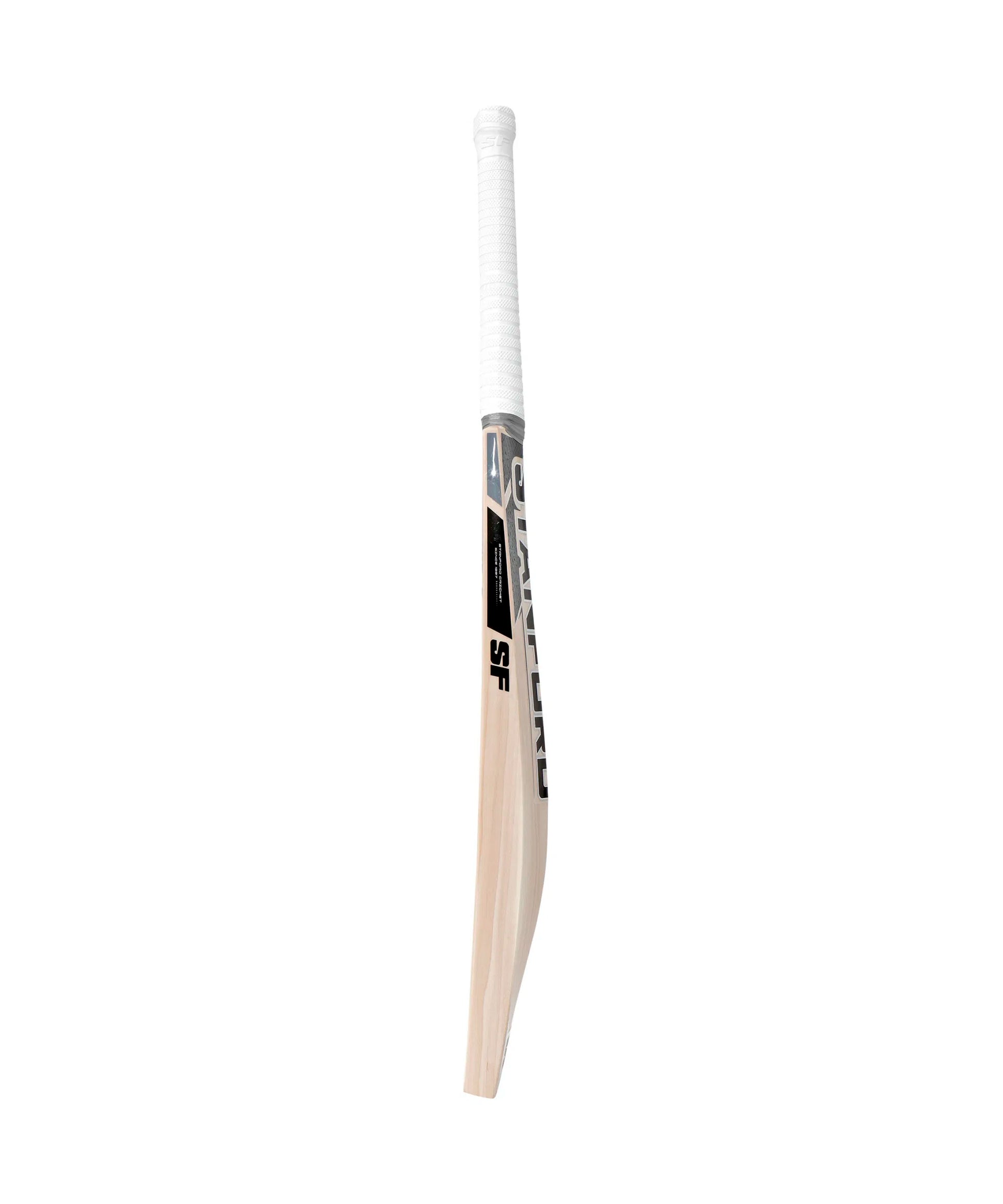 English Willow cricket bat from Cric Studio Canada, SF Almandus Mammoth model, with a sturdy wooden blade and comfortable handle.