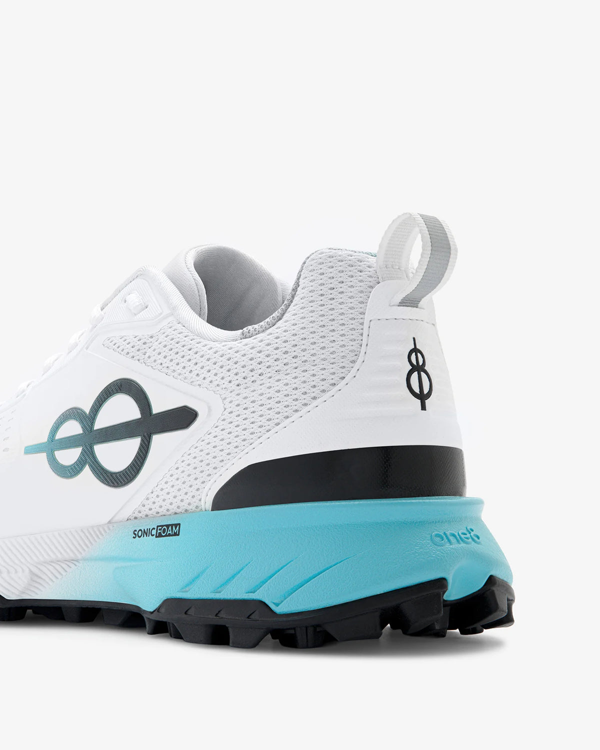 One8 Pitch 18 Cricket Shoes
