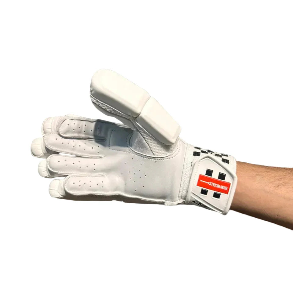 Cric Studio Canada GN6 Elite batting gloves with padded palms and breathable fabric for cricket batting protection.