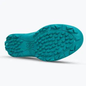DSC Beamer X cricket shoes showing black and white athletic shoes with laces and textured soles for enhanced grip