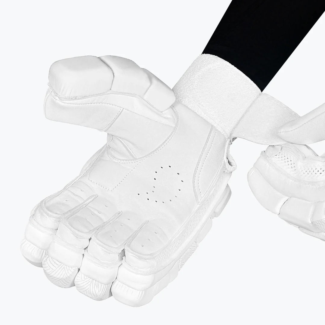 Adult right-handed cricket batting gloves by Cric Studio Canada, featuring protective padding and comfortable fit for male players.