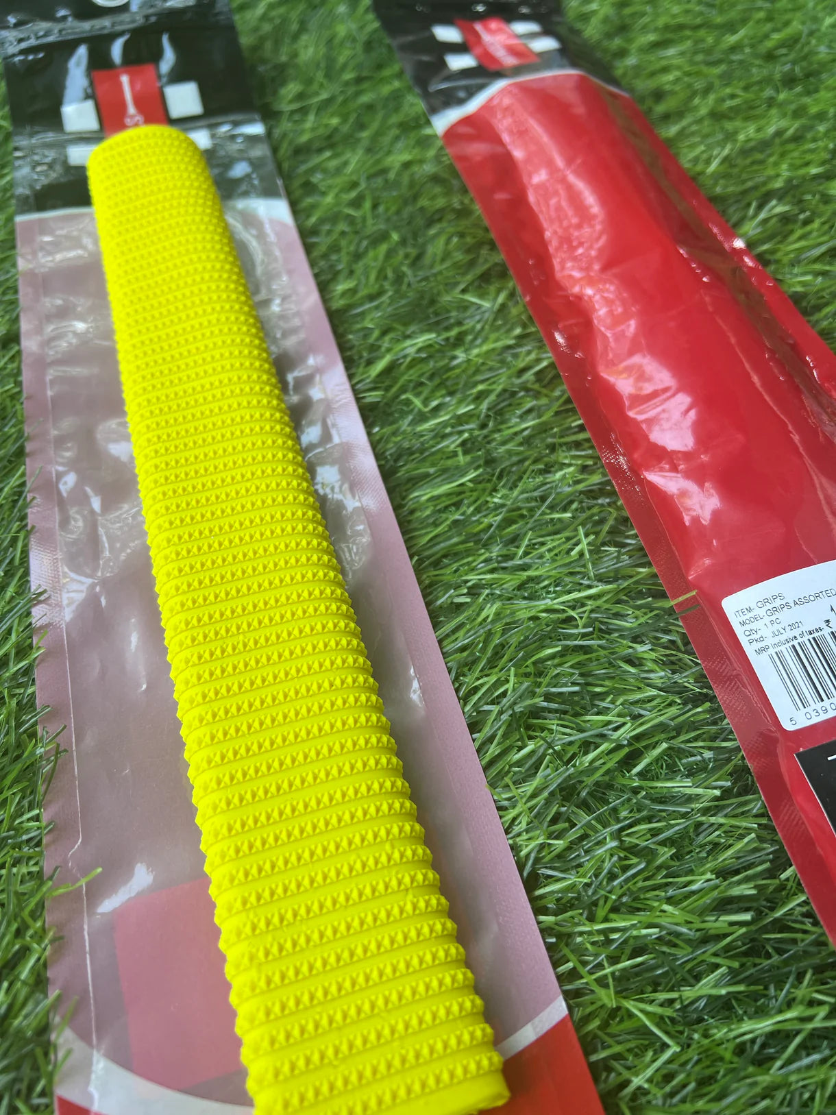 Cric Studio Canada GN Batting Grips, cricket accessory, black grip tape for improved bat handling and comfort.