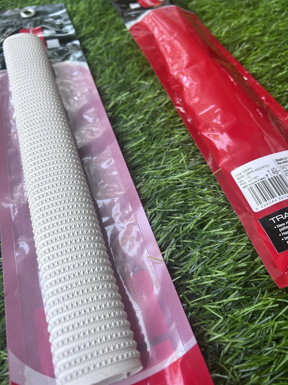 Cric Studio Canada GN Batting Grips accessory for cricket bats, showing black rubber grips with textured surface for better hold.