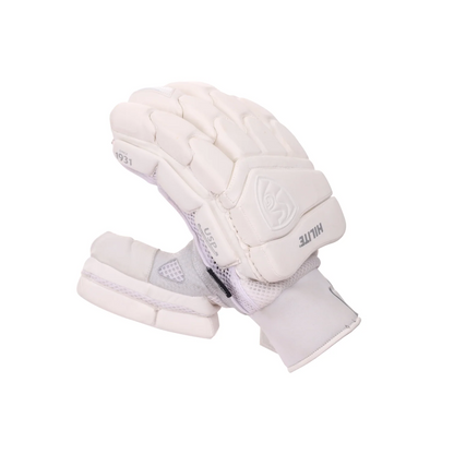 Cric Studio Canada SG Hilite Batting Gloves with padded palms and adjustable wrist straps for cricket batting protection.