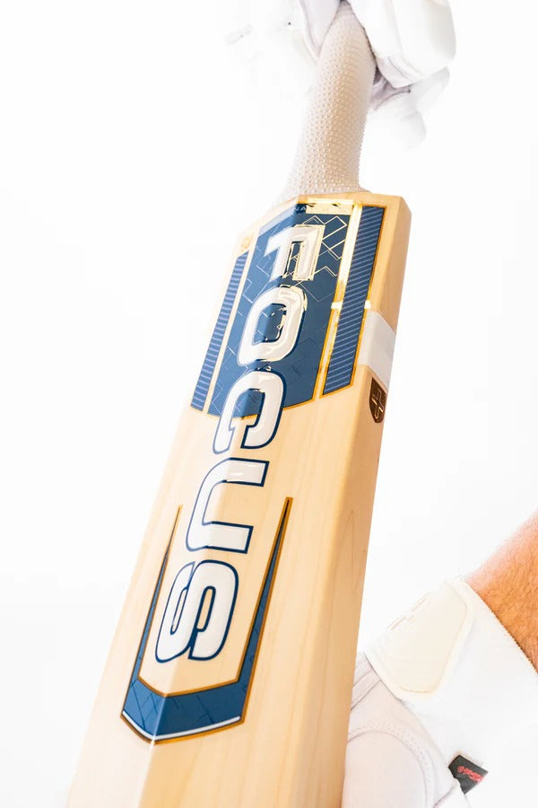 Focus Evo Performance EW cricket bat by Cric Studio Canada, showing a wooden cricket bat with a smooth handle and brand logo.