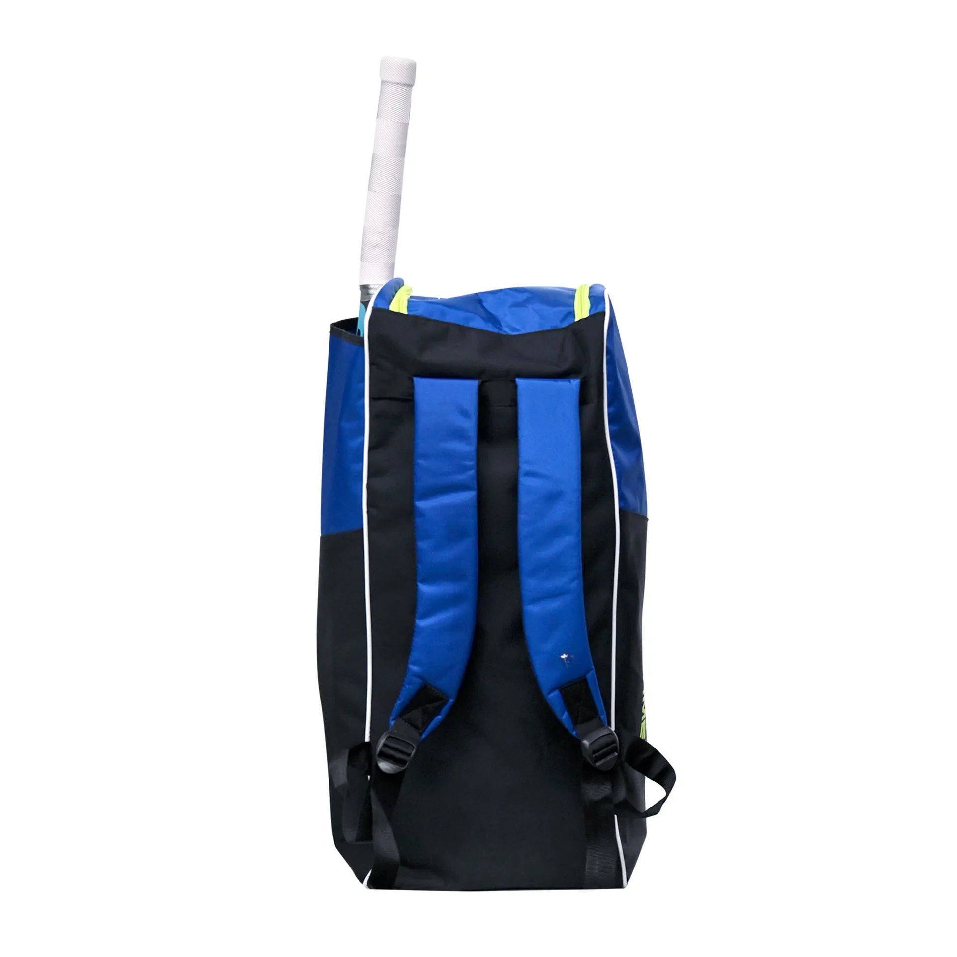 Cric Studio Canada SF VA-900 kit bag, durable nylon sports bag with multiple compartments and adjustable shoulder strap.
