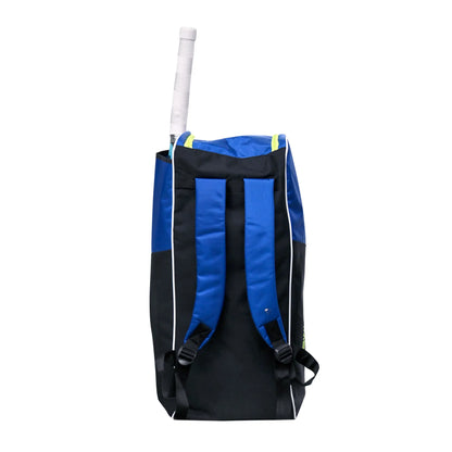 Cric Studio Canada SF VA-900 kit bag, durable nylon sports bag with multiple compartments and adjustable shoulder strap.