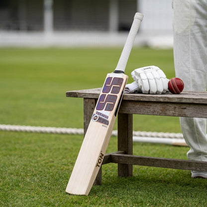 Cricket bat SS C/Bat Master 5000 EW by Cric Studio Canada, showing the wooden blade and handle with grip details